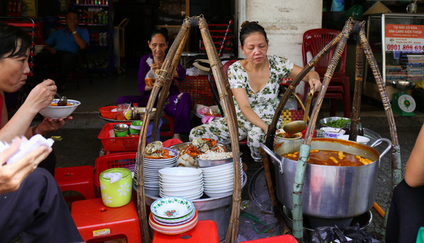 bánh canh vỉa hè